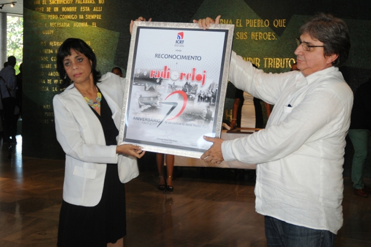 Radio Reloj 70 Aniversario