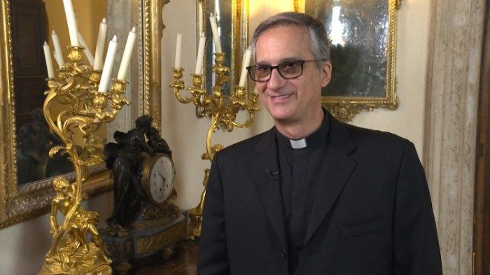 Monseñor Darío Edoardo Viganò
